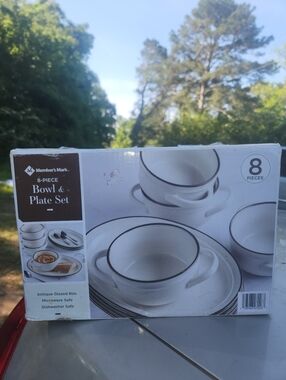 Member's Mark 8-Piece Bowl & Plate Set featuring an antique glaze